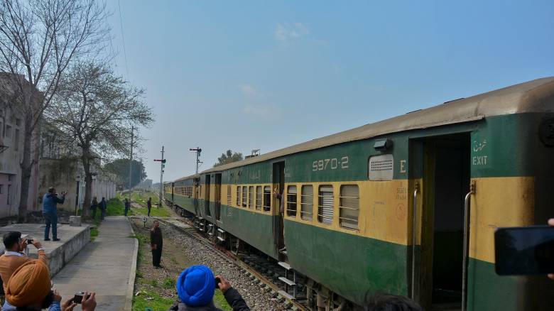 Ένοπλη επίθεση σε τρένο στο Πακιστάν - Κρατούν περίπου 450 επιβάτες ως ομήρους