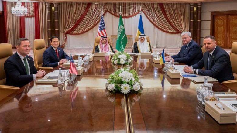 «Ξεκινήσαμε εποικοδομητικά»: Κρίσιμες συνομιλίες ΗΠΑ - Ουκρανίας στη Τζέντα