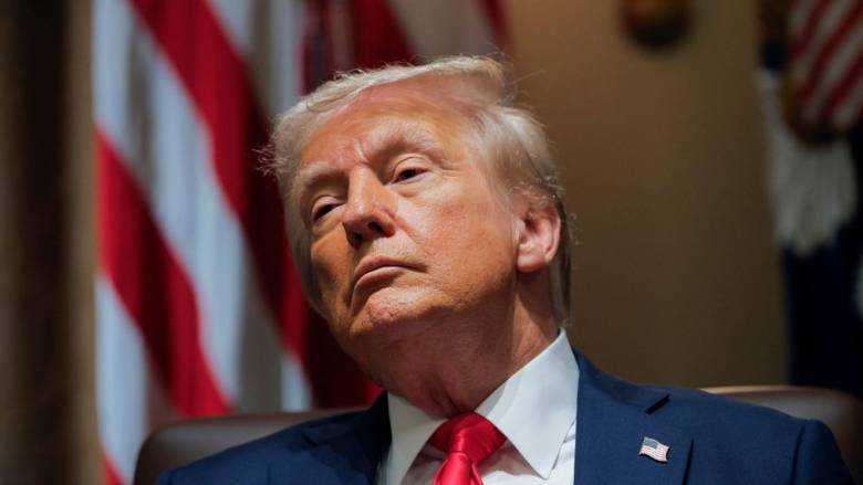 Ο Τραμπ αυξάνει άμεσα έως και 50% τους δασμούς σε χάλυβα και αλουμίνιο από τον Καναδά