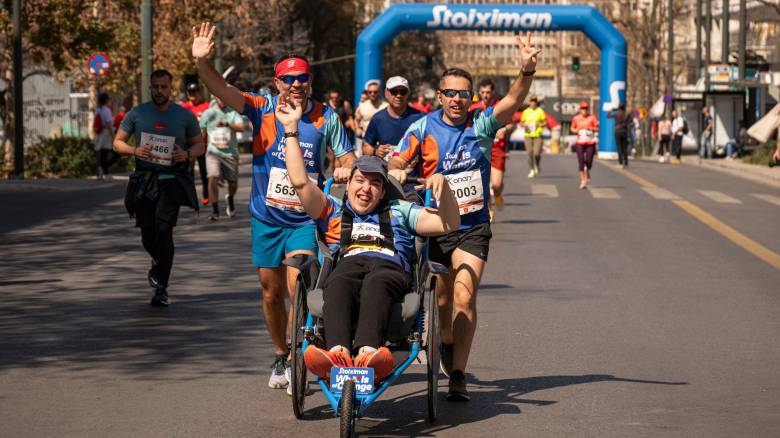 «Τρέχουμε όλοι για όλους»: Ηχηρό μήνυμα της Stoiximan Wheels Of Change στον 13o Ημιμαραθώνιο