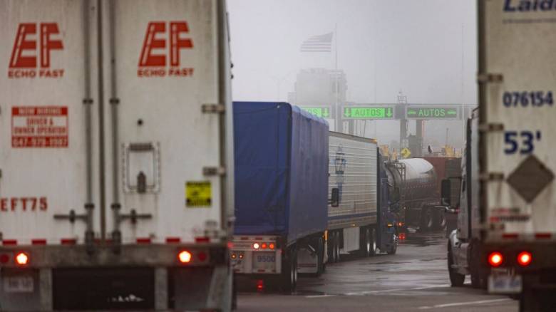 Εμπορικός πόλεμος: Αντίποινα από Καναδά και ΕΕ στους δασμούς του Τραμπ