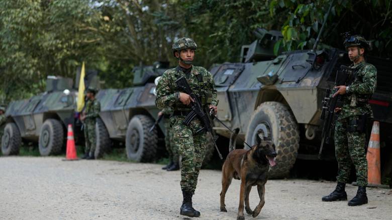 Τουλάχιστον 5 στρατιώτες νεκροί στην Κολομβία μετά από βομβιστική επίθεση σε οχυρό ανταρτών
