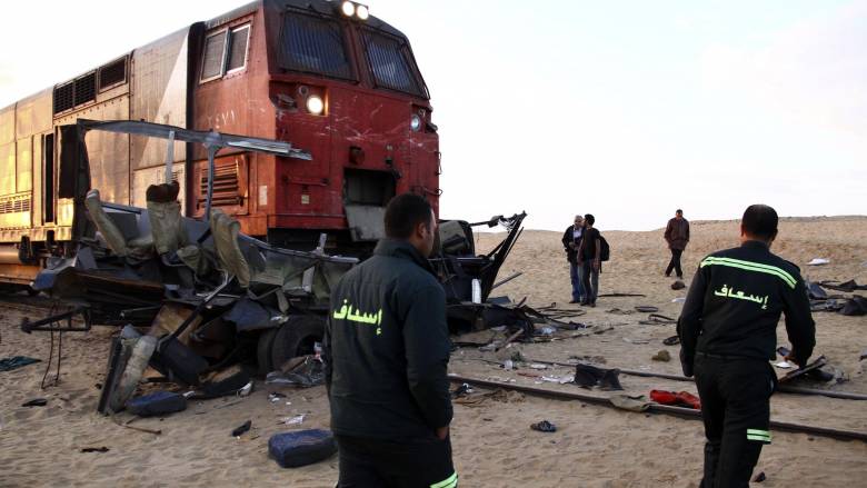 Τρένο παρέσυρε βαν στην Αίγυπτο - Οκτώ νεκροί και 12 τραυματίες