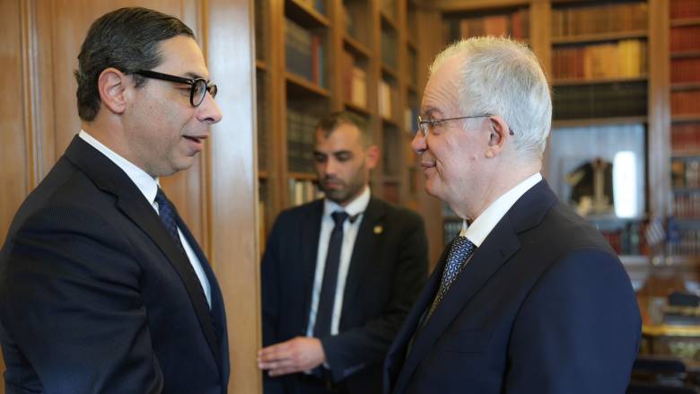 Με τον Κύπριο ΥΠΕΞ η πρώτη επίσημη συνάντηση Τασούλα υπό την ιδιότητα του ΠτΔ