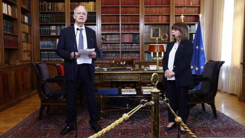 Σακελλαροπούλου σε Τασούλα: Αναλαμβάνετε σε μια εποχή αλλεπάλληλων κρίσεων