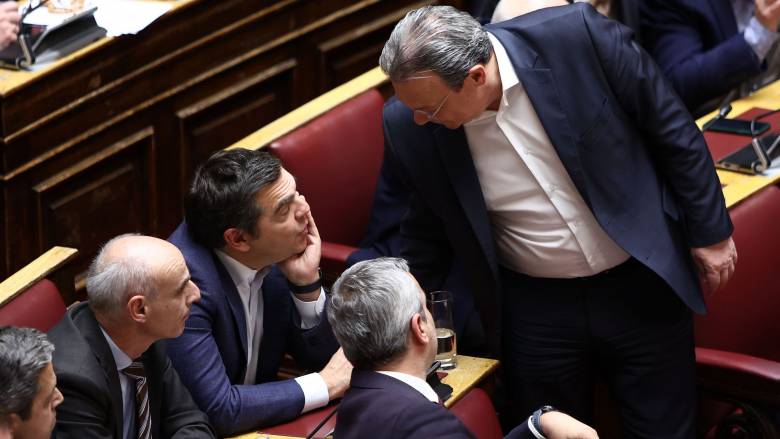 Το διπλό δημοσκοπικό έλλειμμα του ΣΥΡΙΖΑ και η «εκτόξευση» με επιστροφή Τσίπρα