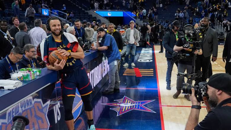 Έγραψε ιστορία ο Στέφ Κάρι: «Έσπασε το φράγμα» των 4.000 τριπόντων