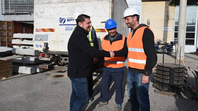 Περιφέρεια Αττικής: Επίσκεψη του Νίκου Χαρδαλιά στο αμαξοστάσιο του τραμ στο Ελληνικό