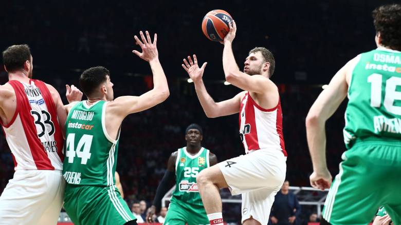 Ολυμπιακός - Παναθηναϊκός 76-74: Οι πράσινοι γύρισαν το ματς και το έχασαν στο σουτ