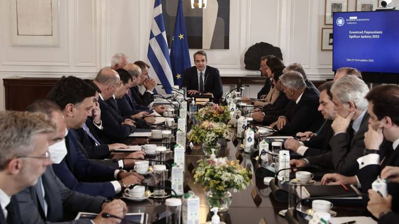 Κυβερνητικοί κύκλοι: Ανασχηματισμός μεγάλης ανανέωσης – Ο λόγος στη νέα γενιά