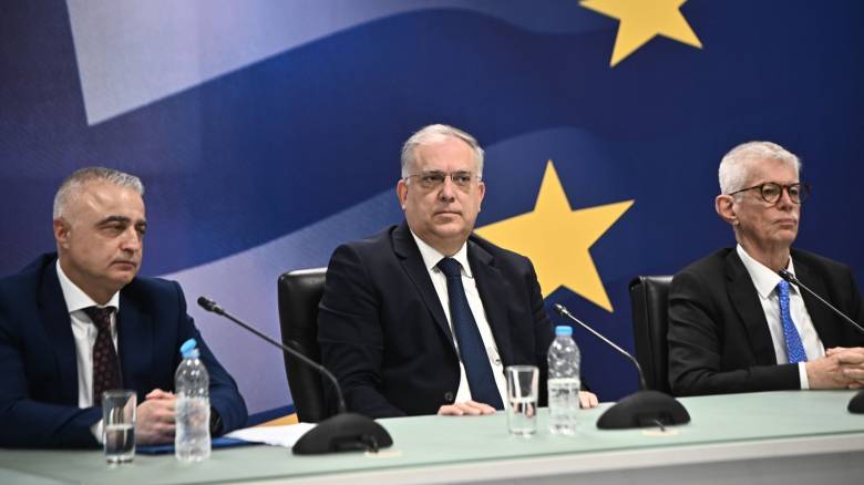 Υπουργείο Ανάπτυξης: Τους δύο νέους υφυπουργούς υποδέχτηκε ο Τάκης Θεοδωρικάκος