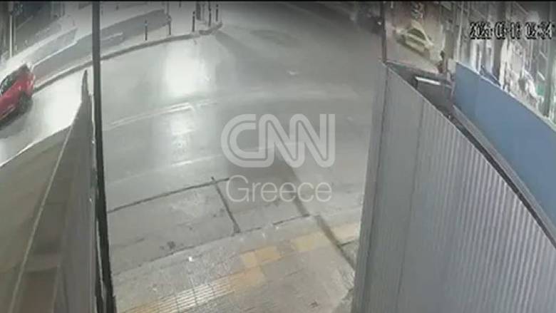 CNN  Greece: Βίντεο καταγράφει τη στιγμή του θανατηφόρου τροχαίου στο Περιστέρι