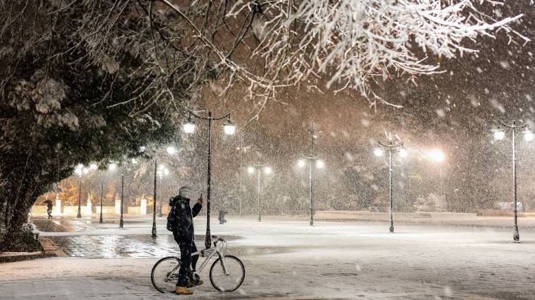 Απότομη πτώση θερμοκρασίας με «χιονιά εξπρές» - Νιφάδες ακόμη και στα ορεινά της Αττικής