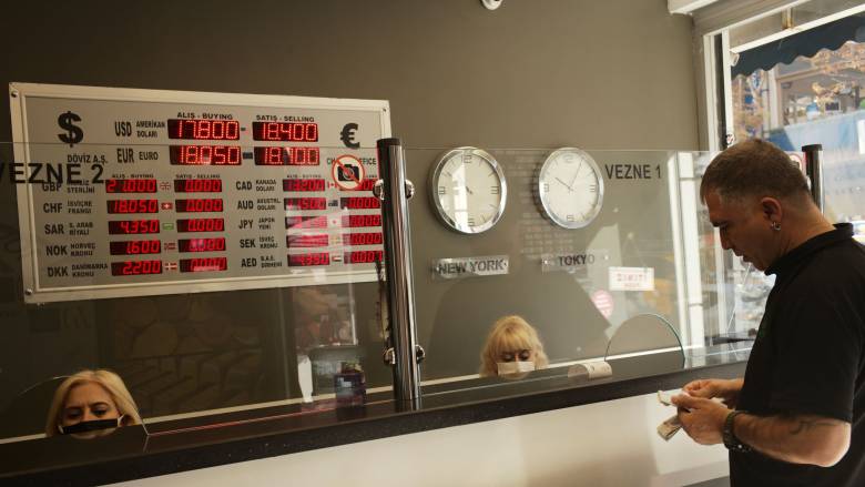 Τουρκία: Βυθίζεται η λίρα - Sell off στις μετοχές με φόντο τη σύλληψη Ιμάμογλου