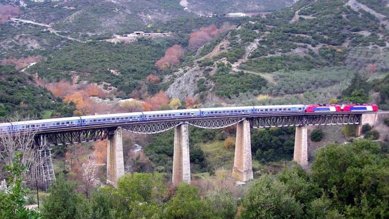 Συναγερμός για σορό άνδρα στην Γέφυρα Γοργοπόταμου - Ερευνώνται όλα τα ενδεχόμενα