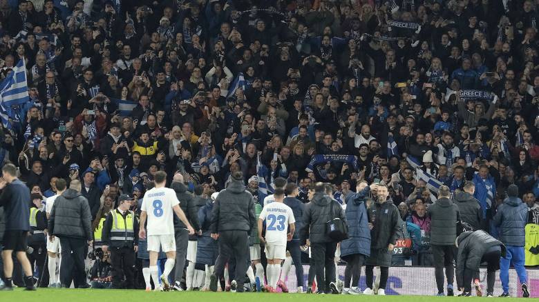 Εθνική Ελλάδος: Το «τρελό πάρτι» των οπαδών με τους διεθνείς παίκτες και το... πριμ στα αποδυτήρια
