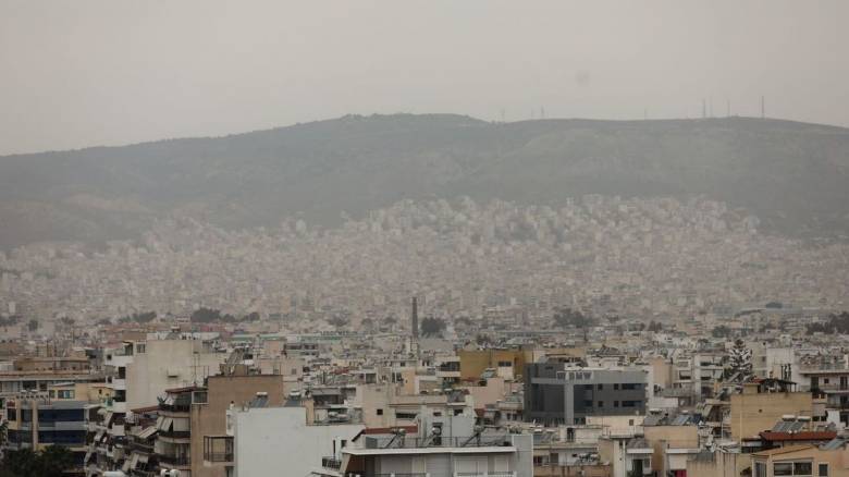 Καιρός: Θολό τοπίο με συννεφιές και αφρικανική σκόνη - Στους 19 βαθμούς ο υδράργυρος