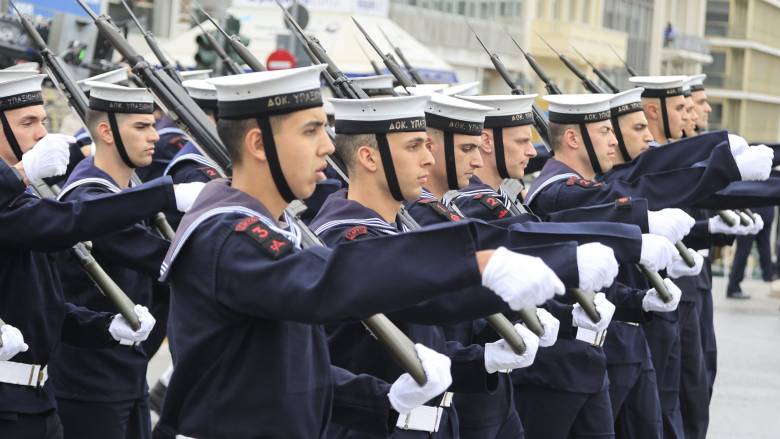 Πλεύρης για συνθήματα στην παρέλαση: Τέτοιους υπαξιωματικούς θέλω να στελεχώσουν τις Μπελαρά
