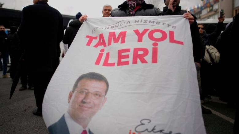 Δήμος Αθηναίων: Εγκρίθηκε ομόφωνα το ψήφισμα συμπαράστασης στον Εκρέμ Ιμάμογλου