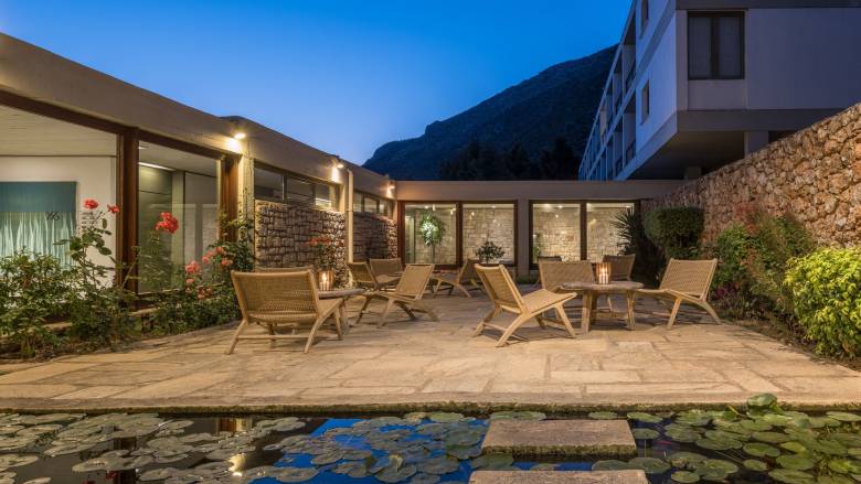 Ένα ιστορικό ξενοδοχείο στους Δελφούς γίνεται το απόλυτο καταφύγιο για business & pleasure trips