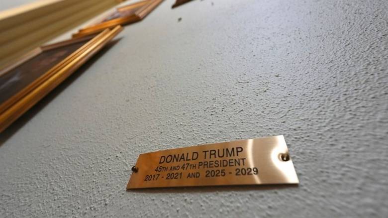 Κατέβηκε το πορτρέτο του Τραμπ από το Καπιτώλιο του Κολοράντο μετά την οργισμένη αντίδρασή του