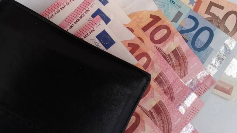 Έως πότε θα καταβληθεί το δώρο Πάσχα - Τί αύξηση θα έχει φέτος