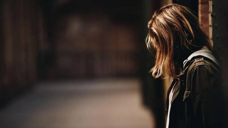 Χειροπέδες σε 47χρονο που φέρεται να βίασε 13χρονη στην Κάλυμνο - Οδηγείται στον Εισαγγελέα