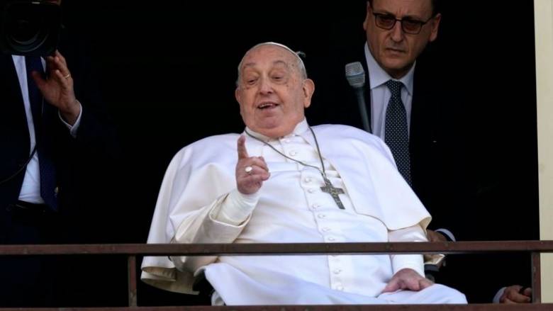 Βατικανό: Βελτιώνεται η ομιλία του πάπα Φραγκίσκου - Προσεύχεται για τα θύματα του σεισμού