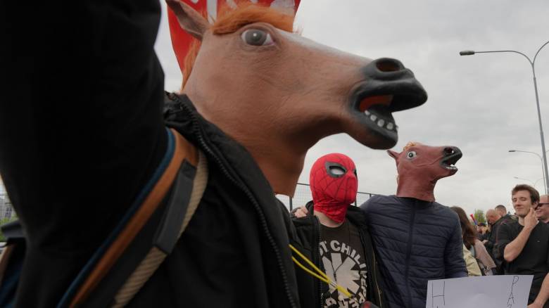 Διαδήλωση Σέρβων σε φιλοκυβερνητικό κανάλι που παραβίασε τον κώδικα δεοντολογίας 647 φορές