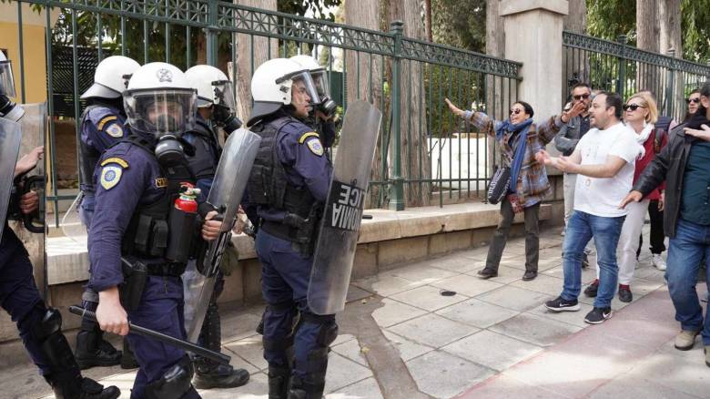 Ένταση στο πανεκπαιδευτικό συλλαλητήριο έξω από το Μαξίμου