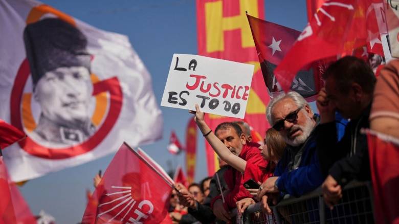 Νέα διαδήλωση στην Κωνσταντινούπολη - «Δημοκρατική επανάσταση» στην «τυραννία Ερντογάν» λέει το CHP