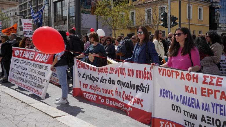 Πανεκπαιδευτικό συλλαλητήριο στα Προπύλαια: Συμμετέχουν φοιτητές, μαθητές και εργατικά σωματεία