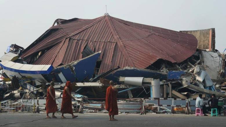 Θρήνος στα ερείπια της Μιανμάρ: «Ουρλιάζουν για βοήθεια» οι εγκλωβισμένοι - Ολική η καταστροφή