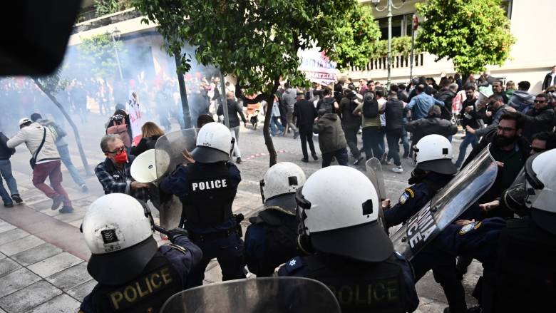 Το ΚΚΕ καταγγέλλει τον αυταρχισμό της κυβέρνησης που χτύπησε με χημικά την πορεία των εκπαιδευτικών