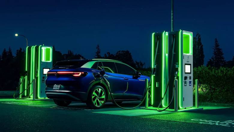 Οι αυτοκινητοβιομηχανίες ποντάρουν αλλά και προβληματίζονται με την ηλεκτροκίνηση