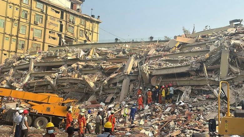 Μιανμάρ: Νεκρή έγκυος που απεγκλωβίστηκε έπειτα από 50 ώρες κάτω από συντρίμμια