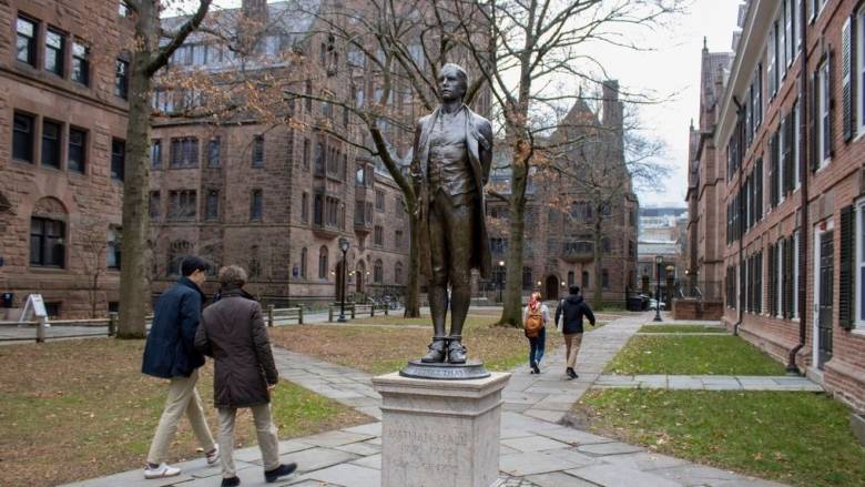 Τρεις καθηγητές του Γέιλ εγκαταλείπουν τις ΗΠΑ για τον Καναδά: «Θα γίνει εμφύλιος πόλεμος»