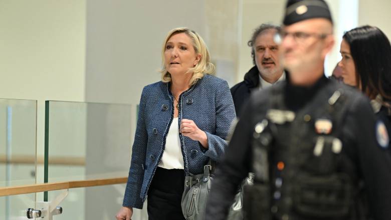 Σε κινητοποιήσεις καλεί το κόμμα της Λεπέν - Συνεχίζονται οι αντιδράσεις για τη δικαστική απόφαση