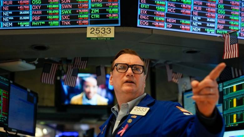 Πανικός στις αγορές μετά τους δασμούς Τραμπ - Αυξήθηκαν οι τιμές πετρελαίου, εκτινάχθηκε ο χρυσός
