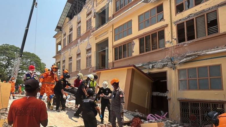 Σεισμός Μιανμάρ: Γυναίκα απεγκλωβίστηκε ύστερα από 60 ώρες στα συντρίμμια - Η μάχη με το χρόνο