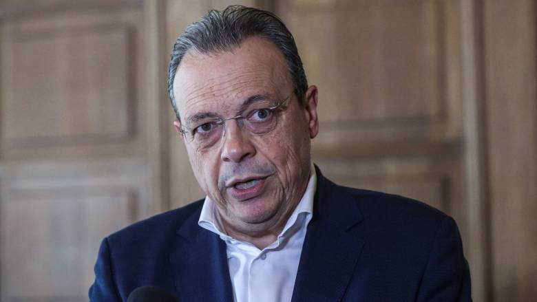 Φάμελλος προς εργαζόμενους της ΕΑΒ: «Δεν χρειαζόμαστε τον Μινχάουζεν για πρωθυπουργό»