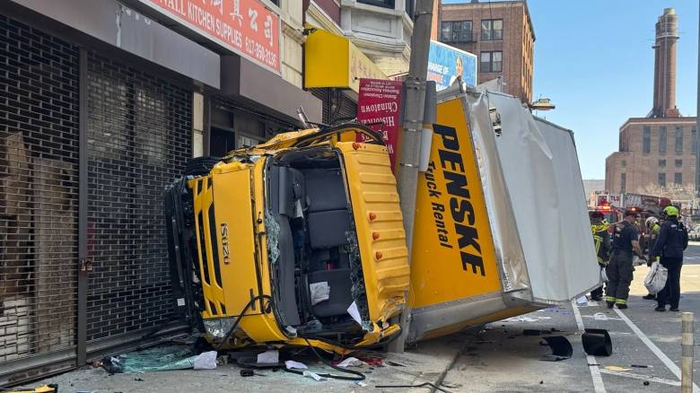 Φορτηγό παρέσυρε πεζούς στην Chinatown της Βοστώνης - Τουλάχιστον έξι τραυματίες