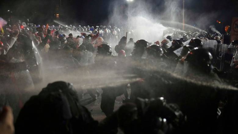 Από το κελί το πρώτο μήνυμα του Σουηδού δημοσιογράφου που κρατείται στην Τουρκία