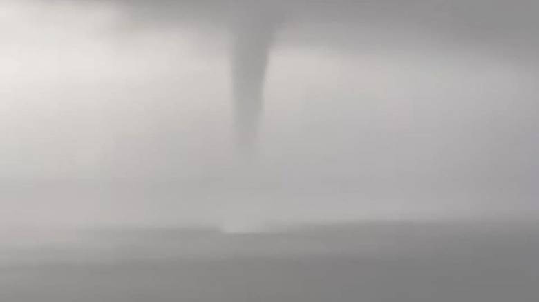 Εντυπωσιακός υδροστρόβιλος ανοιχτά των Χανίων Κρήτης