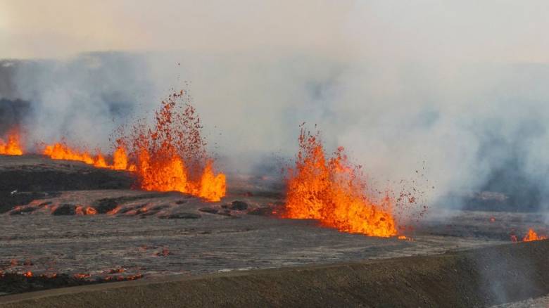 Έκρηξη ηφαιστείου στην Ισλανδία -  Απομακρύνθηκαν κάτοικοι και τουρίστες