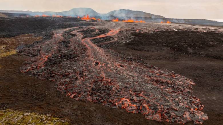 Εντυπωσιακές εικόνες από ποτάμι λάβας σε ηφαίστειο στην Ισλανδία - Ρωγμή ενός χιλιομέτρου στο έδαφος