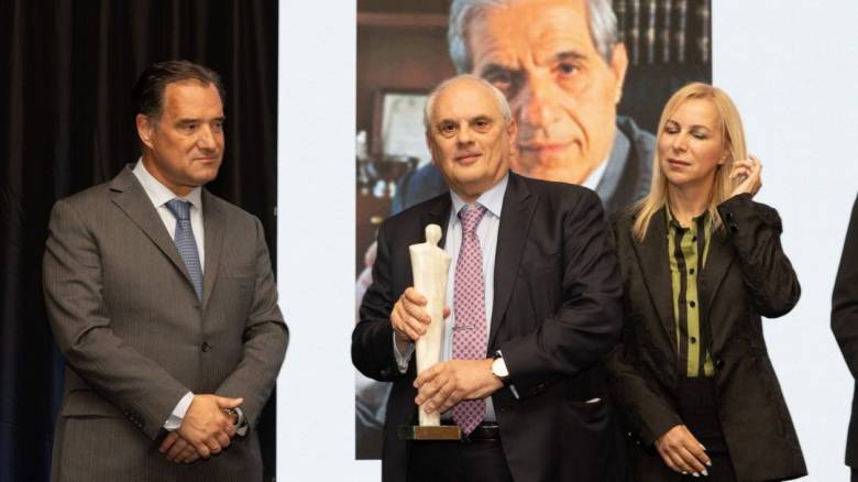 Το Βραβείο Κορυφαίας Προσωπικότητας της Ελληνικής Φαρμακοβιομηχανίας στον Παύλο Γιαννακόπουλο