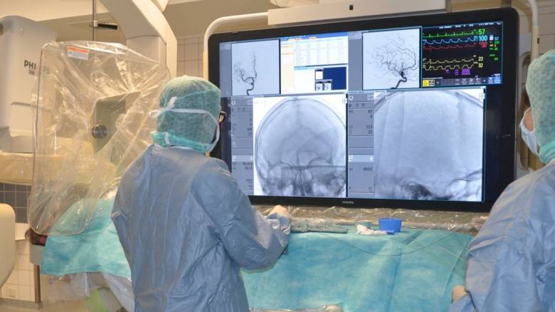 Εγκεφαλικό: Πώς μία 9χρονη έσωσε την 82χρονη γιαγιά της - Το όπλο της θρομβεκτομής