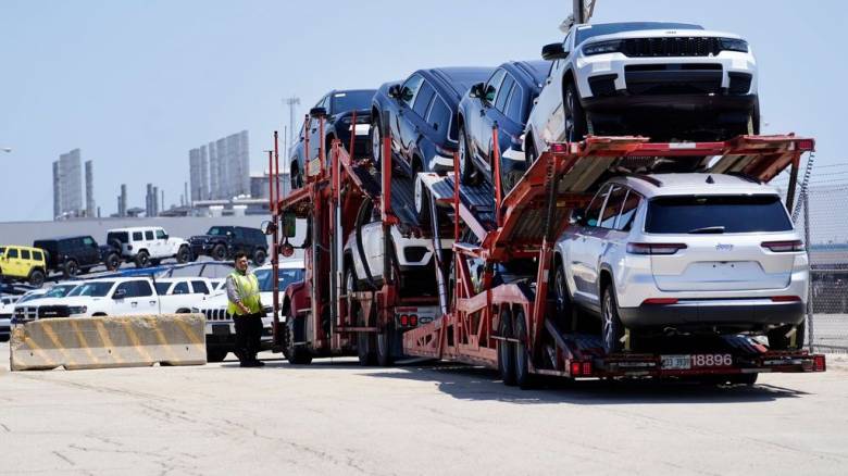 Δασμοί Τραμπ: Ξεκινούν απολύσεις σε εργοστάσια αυτοκινήτων σε Καναδά, Μεξικό και ΗΠΑ