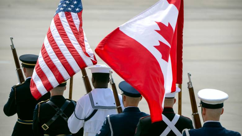 Ανακοίνωσε αντίμετρα ο Καναδάς - 25% δασμοί σε οχήματα που εισάγονται από τις ΗΠΑ